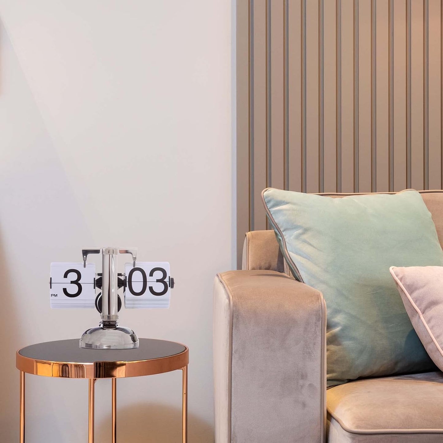 Mechanical gear-operated desk clock – white